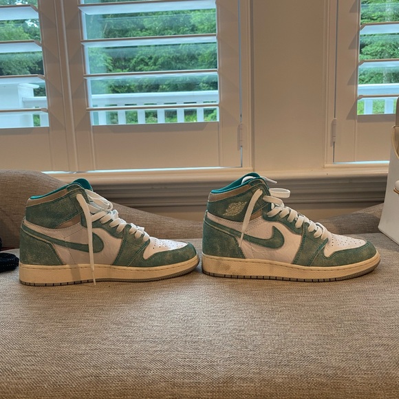 AIR JORDAN 1 RETRO HIGH OG GS “Turbo Green” - Picture 3 of 4